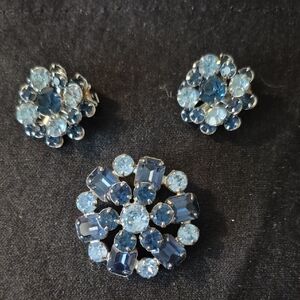 Vintage Signed Weiss Blue Rhinestone Brooch & Earrings Set – Mid‑Century Floral